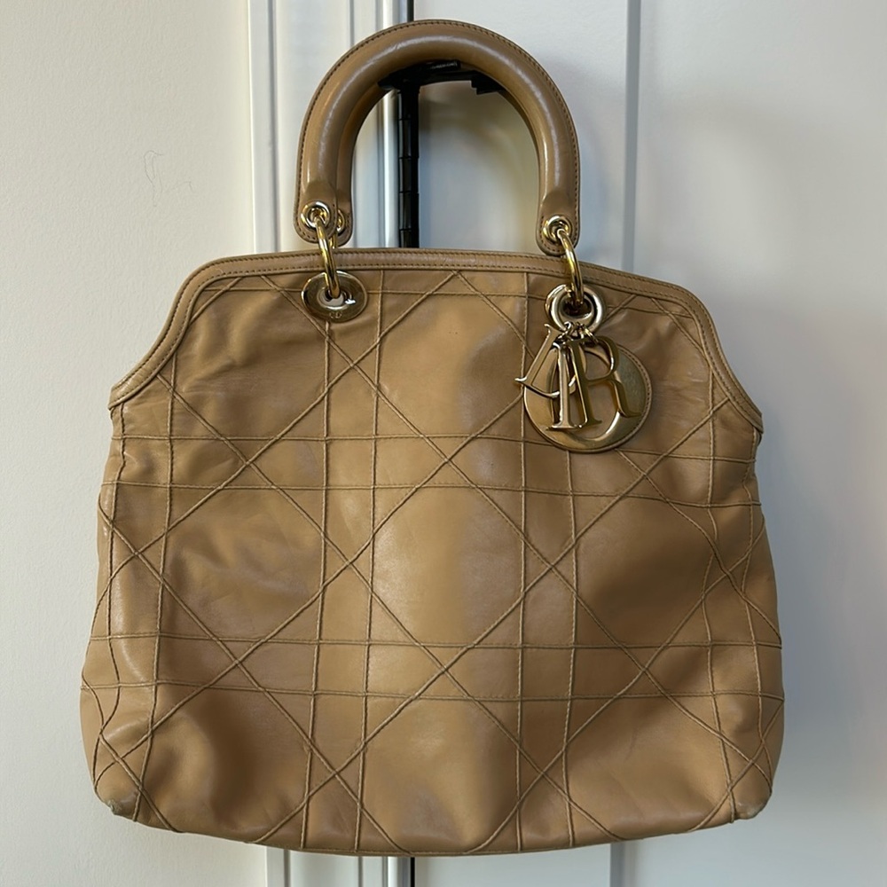 100% Authentic good condition Christian Dior Handbag!